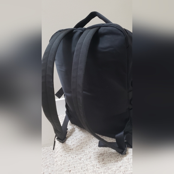Lululemon New Crew Backpack 20L RARE FIND - Picture 8 of 15